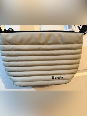 Bench Insulated Crossbody Cooler Bag 🖤